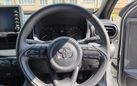 Toyota Yaris, 2021 год, 1 260 000 рублей, 13 фотография