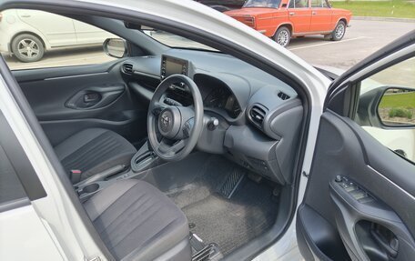 Toyota Yaris, 2021 год, 1 260 000 рублей, 11 фотография