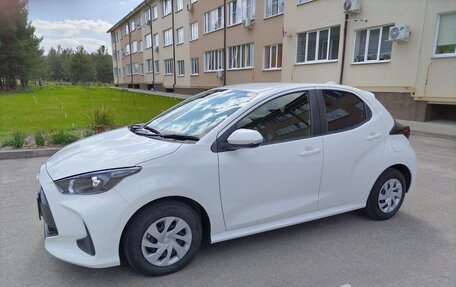 Toyota Yaris, 2021 год, 1 260 000 рублей, 6 фотография