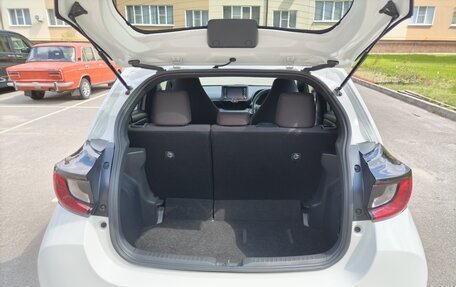 Toyota Yaris, 2021 год, 1 260 000 рублей, 10 фотография