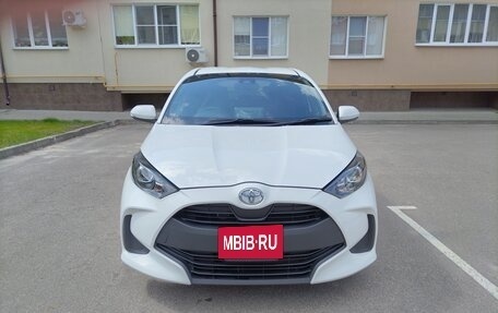 Toyota Yaris, 2021 год, 1 260 000 рублей, 5 фотография