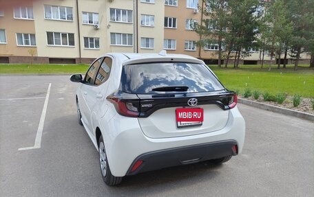 Toyota Yaris, 2021 год, 1 260 000 рублей, 8 фотография