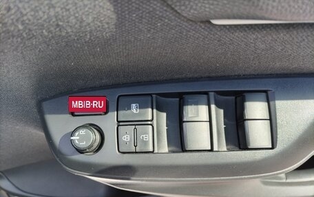 Toyota Yaris, 2021 год, 1 260 000 рублей, 16 фотография