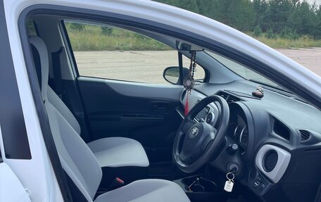 Toyota Vitz, 2013 год, 650 000 рублей, 6 фотография