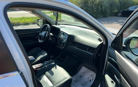 Mitsubishi Outlander III рестайлинг 3, 2016 год, 1 849 000 рублей, 14 фотография