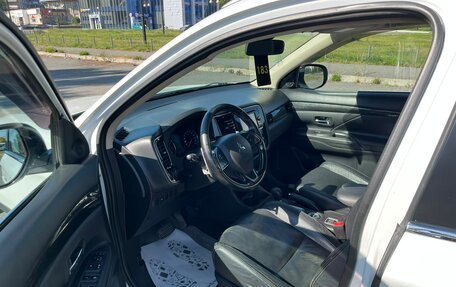 Mitsubishi Outlander III рестайлинг 3, 2016 год, 1 849 000 рублей, 10 фотография