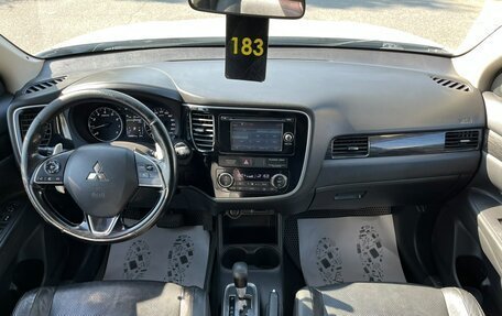 Mitsubishi Outlander III рестайлинг 3, 2016 год, 1 849 000 рублей, 15 фотография