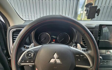 Mitsubishi Outlander III рестайлинг 3, 2013 год, 1 200 000 рублей, 8 фотография