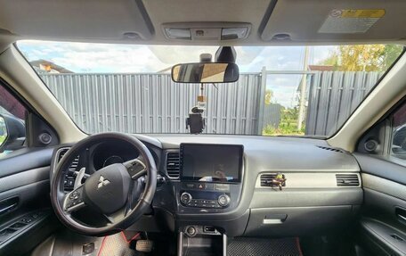 Mitsubishi Outlander III рестайлинг 3, 2013 год, 1 200 000 рублей, 5 фотография