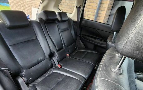 Mitsubishi Outlander III рестайлинг 3, 2013 год, 1 200 000 рублей, 10 фотография