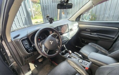 Mitsubishi Outlander III рестайлинг 3, 2013 год, 1 200 000 рублей, 7 фотография