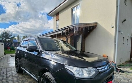 Mitsubishi Outlander III рестайлинг 3, 2013 год, 1 200 000 рублей, 2 фотография