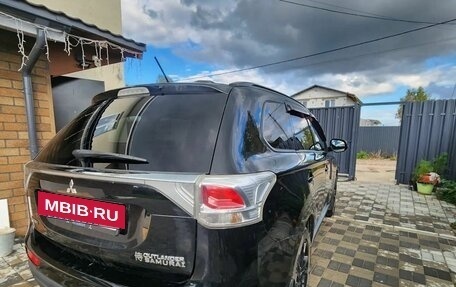 Mitsubishi Outlander III рестайлинг 3, 2013 год, 1 200 000 рублей, 3 фотография