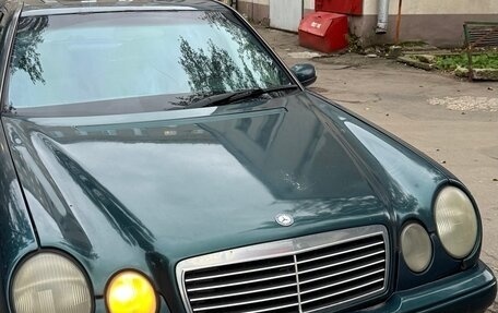 Mercedes-Benz E-Класс, 1998 год, 430 000 рублей, 1 фотография