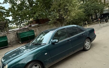 Mercedes-Benz E-Класс, 1998 год, 430 000 рублей, 3 фотография