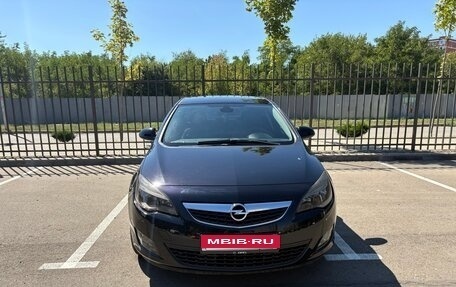 Opel Astra J, 2010 год, 885 000 рублей, 1 фотография
