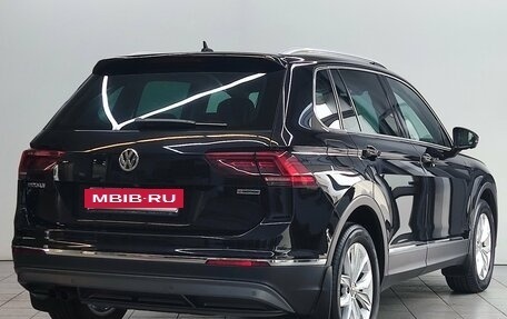 Volkswagen Tiguan II, 2018 год, 2 680 000 рублей, 6 фотография
