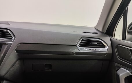 Volkswagen Tiguan II, 2018 год, 2 680 000 рублей, 13 фотография