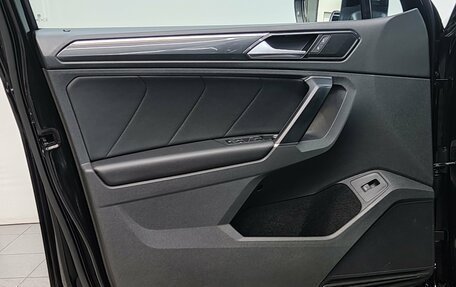 Volkswagen Tiguan II, 2018 год, 2 680 000 рублей, 34 фотография