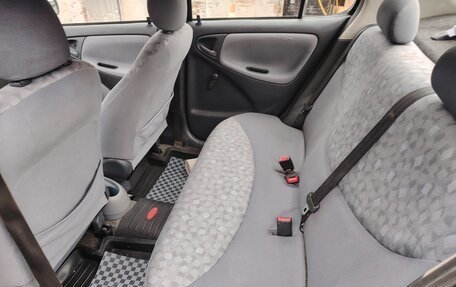 Toyota Yaris I рестайлинг, 2001 год, 150 000 рублей, 4 фотография