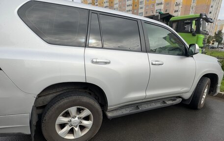Toyota Land Cruiser Prado 150 рестайлинг 2, 2012 год, 3 290 000 рублей, 5 фотография