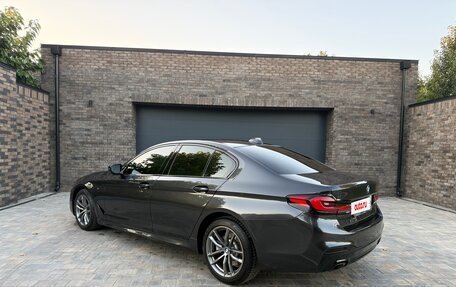 BMW 5 серия, 2019 год, 3 500 000 рублей, 3 фотография
