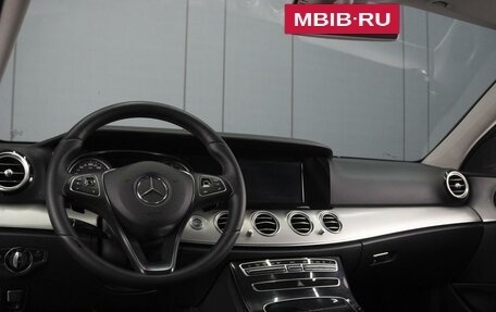 Mercedes-Benz E-Класс, 2017 год, 2 745 000 рублей, 8 фотография