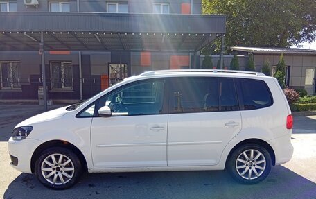 Volkswagen Touran III, 2011 год, 1 000 000 рублей, 2 фотография