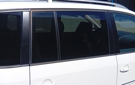 Volkswagen Touran III, 2011 год, 1 000 000 рублей, 8 фотография