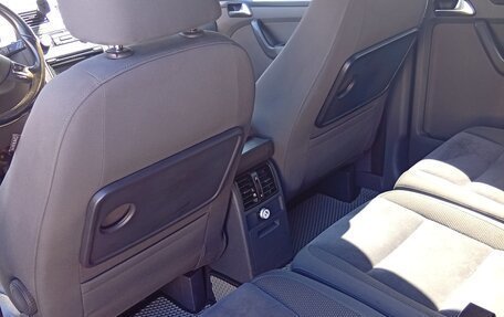 Volkswagen Touran III, 2011 год, 1 000 000 рублей, 18 фотография