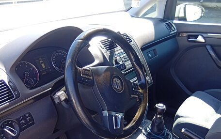 Volkswagen Touran III, 2011 год, 1 000 000 рублей, 15 фотография