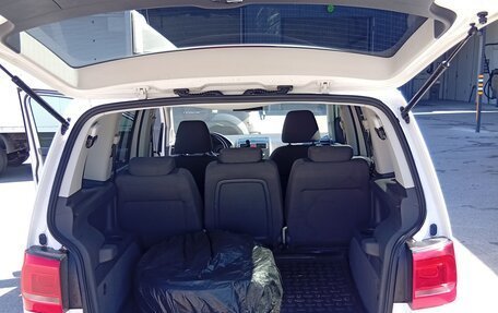 Volkswagen Touran III, 2011 год, 1 000 000 рублей, 22 фотография