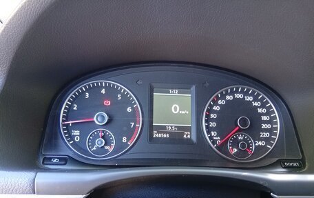 Volkswagen Touran III, 2011 год, 1 000 000 рублей, 26 фотография