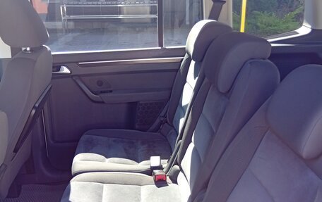 Volkswagen Touran III, 2011 год, 1 000 000 рублей, 21 фотография