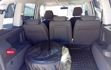 Volkswagen Touran III, 2011 год, 1 000 000 рублей, 23 фотография