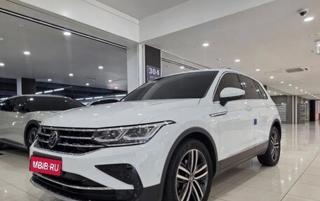 Volkswagen Tiguan II, 2022 год, 2 910 000 рублей, 1 фотография