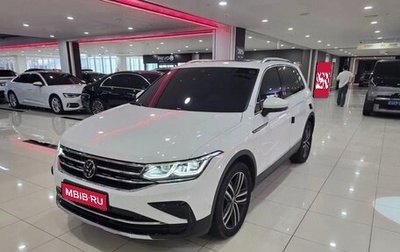 Volkswagen Tiguan II, 2022 год, 2 800 000 рублей, 1 фотография