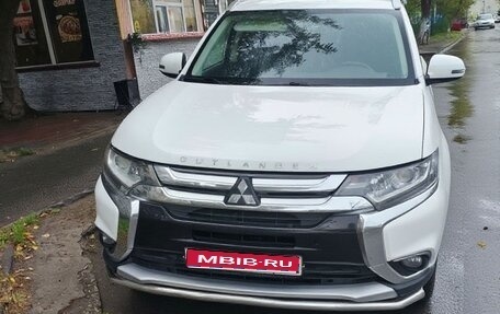 Mitsubishi Outlander III рестайлинг 3, 2018 год, 3 000 000 рублей, 1 фотография