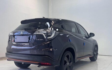 Honda Vezel, 2022 год, 1 180 000 рублей, 6 фотография