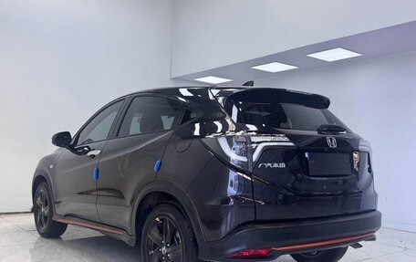 Honda Vezel, 2022 год, 1 180 000 рублей, 4 фотография