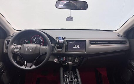 Honda Vezel, 2022 год, 1 180 000 рублей, 16 фотография