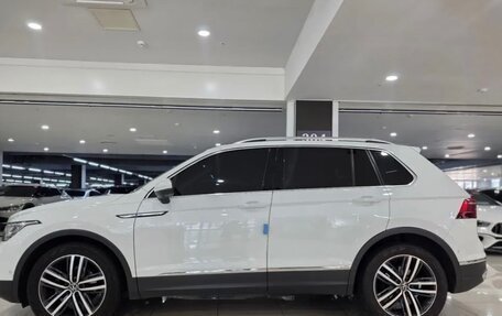 Volkswagen Tiguan II, 2022 год, 2 910 000 рублей, 6 фотография