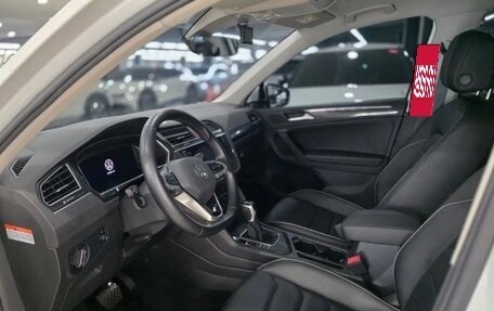 Volkswagen Tiguan II, 2022 год, 2 910 000 рублей, 7 фотография