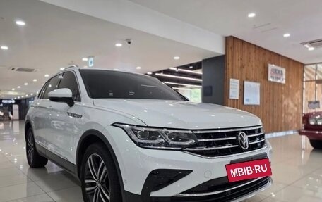 Volkswagen Tiguan II, 2022 год, 2 910 000 рублей, 2 фотография