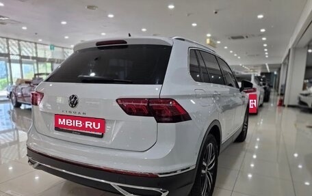 Volkswagen Tiguan II, 2022 год, 2 910 000 рублей, 5 фотография
