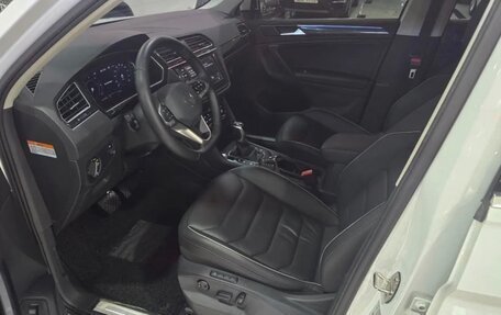 Volkswagen Tiguan II, 2022 год, 2 800 000 рублей, 5 фотография