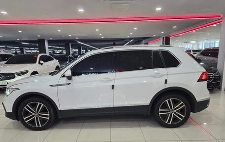Volkswagen Tiguan II, 2022 год, 2 800 000 рублей, 4 фотография