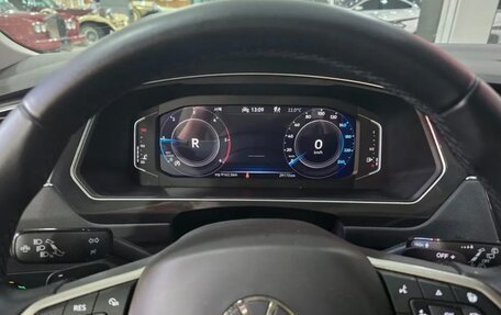 Volkswagen Tiguan II, 2022 год, 2 800 000 рублей, 10 фотография