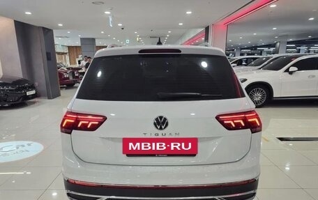 Volkswagen Tiguan II, 2022 год, 2 800 000 рублей, 3 фотография