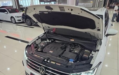 Volkswagen Tiguan II, 2022 год, 2 800 000 рублей, 14 фотография